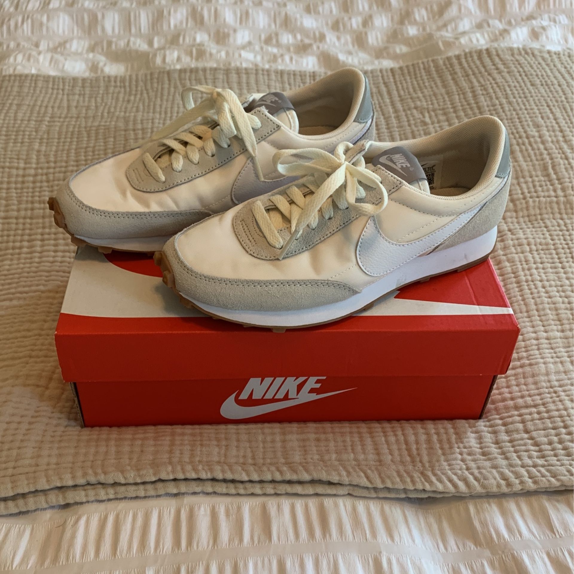 ★Nike★ Daybreak W Summit White Pale Ivory Light Smoke Gray Nike WMNS Daybreak Summit White Pale Ivory - Mar 2020