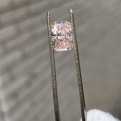 A 5.09ct Radiant ct Pink ViVD -vs2