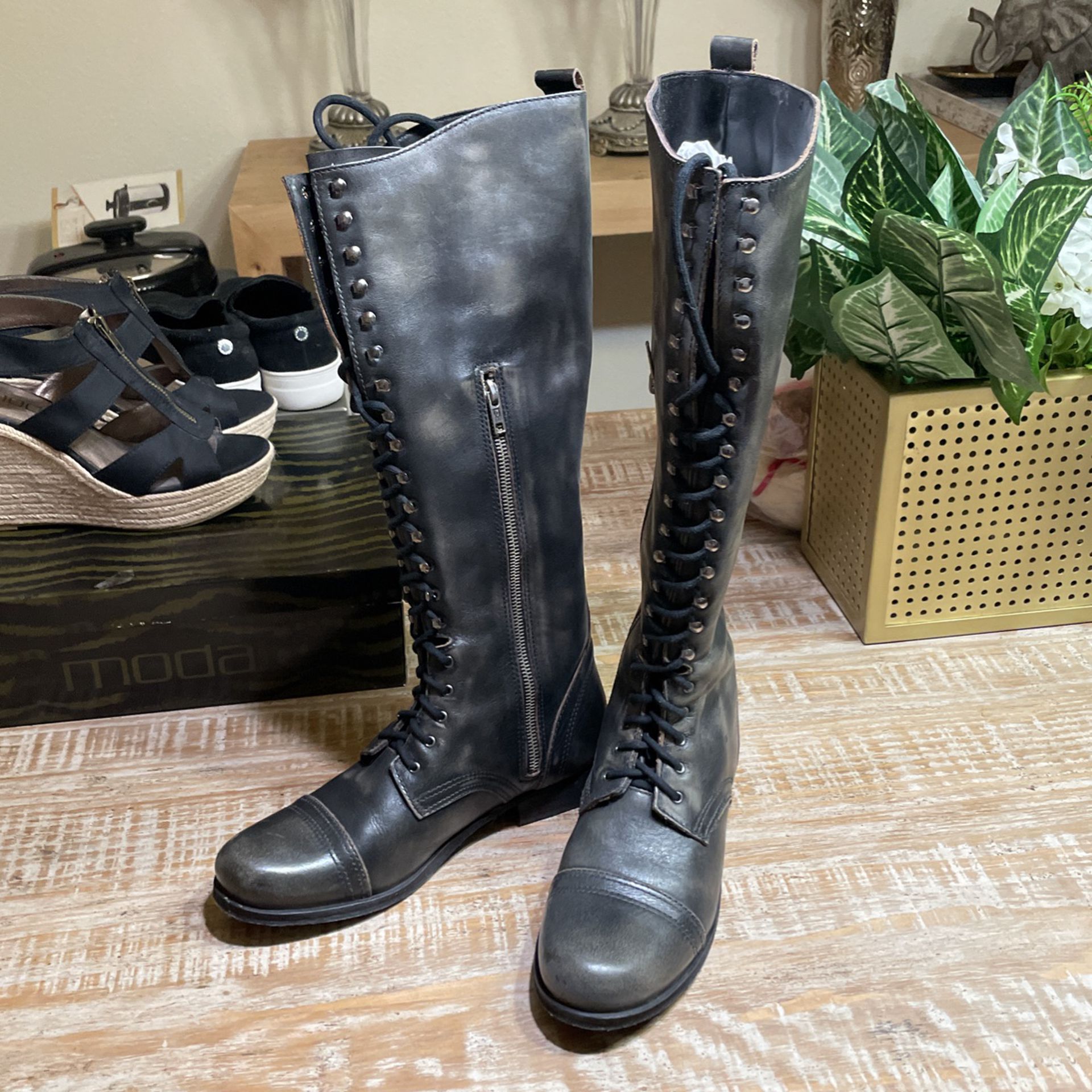 Steve Madden Lace Up Leather Boots 8m for Sale in San Antonio, TX - OfferUp