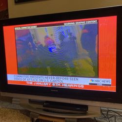 Panasonic 55” plasma tv + remote (works fine)(heavy tv)