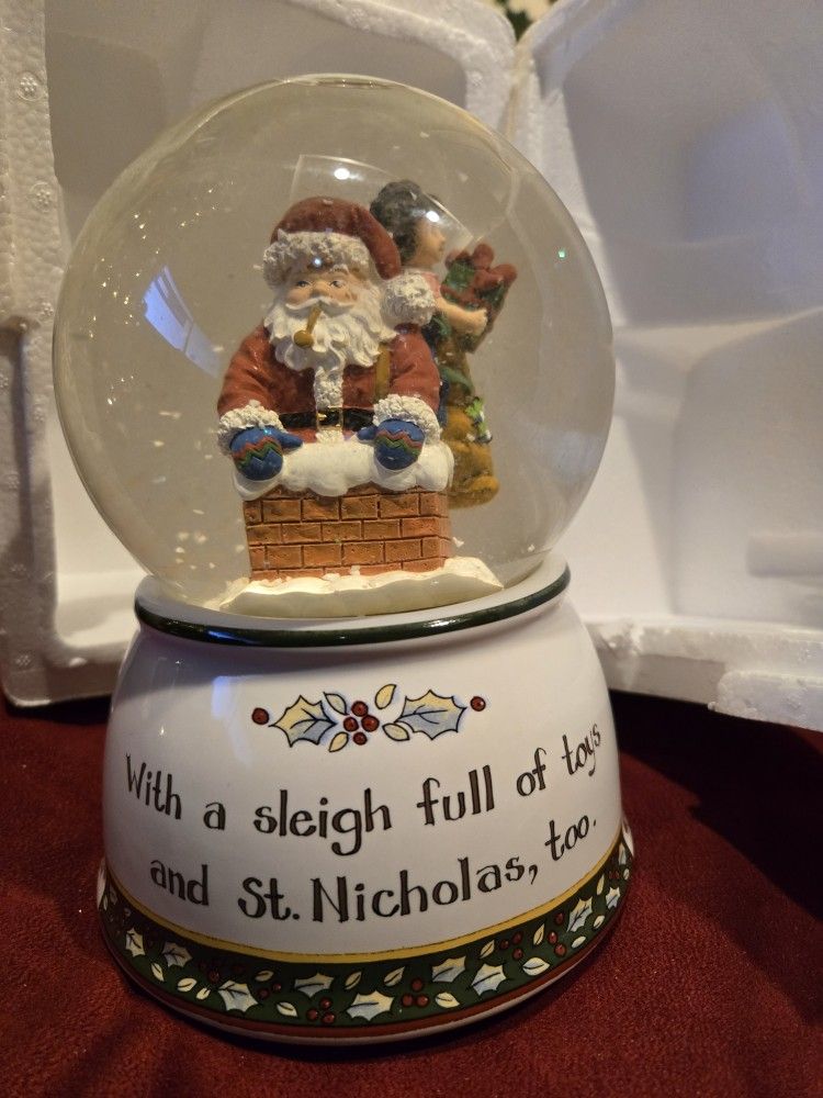 International China Musical Santa Water Globe