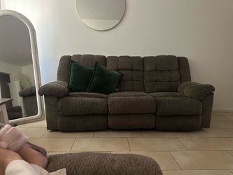 FREE COUCHES