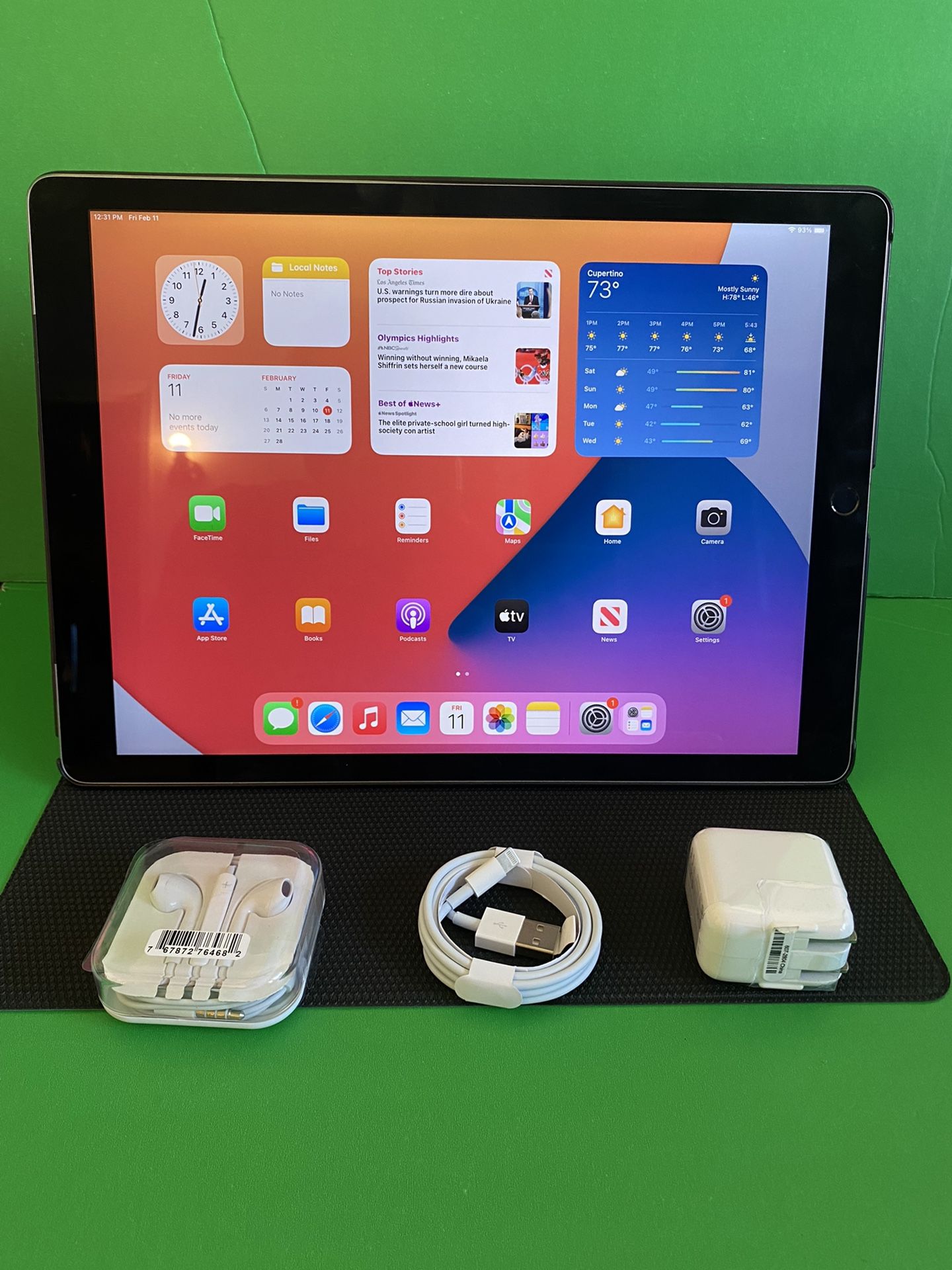 128GB Apple IPad Pro 12.9” (Retina /Touch ID / IOS 15) WiFi + cellular (T Mobile / AT&T/ Verizon / LTE) with Accesories (Apple pencil compatible)