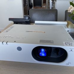 Panasonic HDMI Video Projector