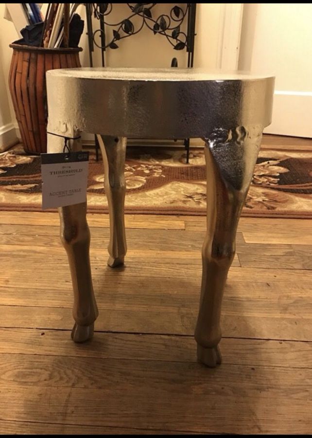 Accent table