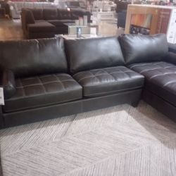 Nice Brown Sectional With Huge Chaise