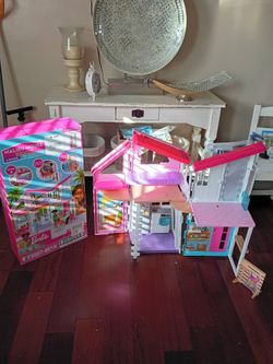 Barbie Malibu Fold & Store House