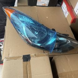 2011-2013 Hyundai Elantra Headlight 