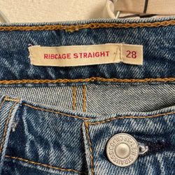 Levi ribcage Straight Jean Size 28