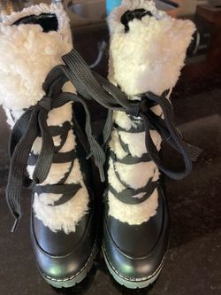 Black Winter Boots with Sherpa Lining