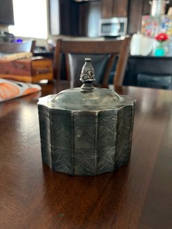 GoDinger vintage jewelry / trinket box