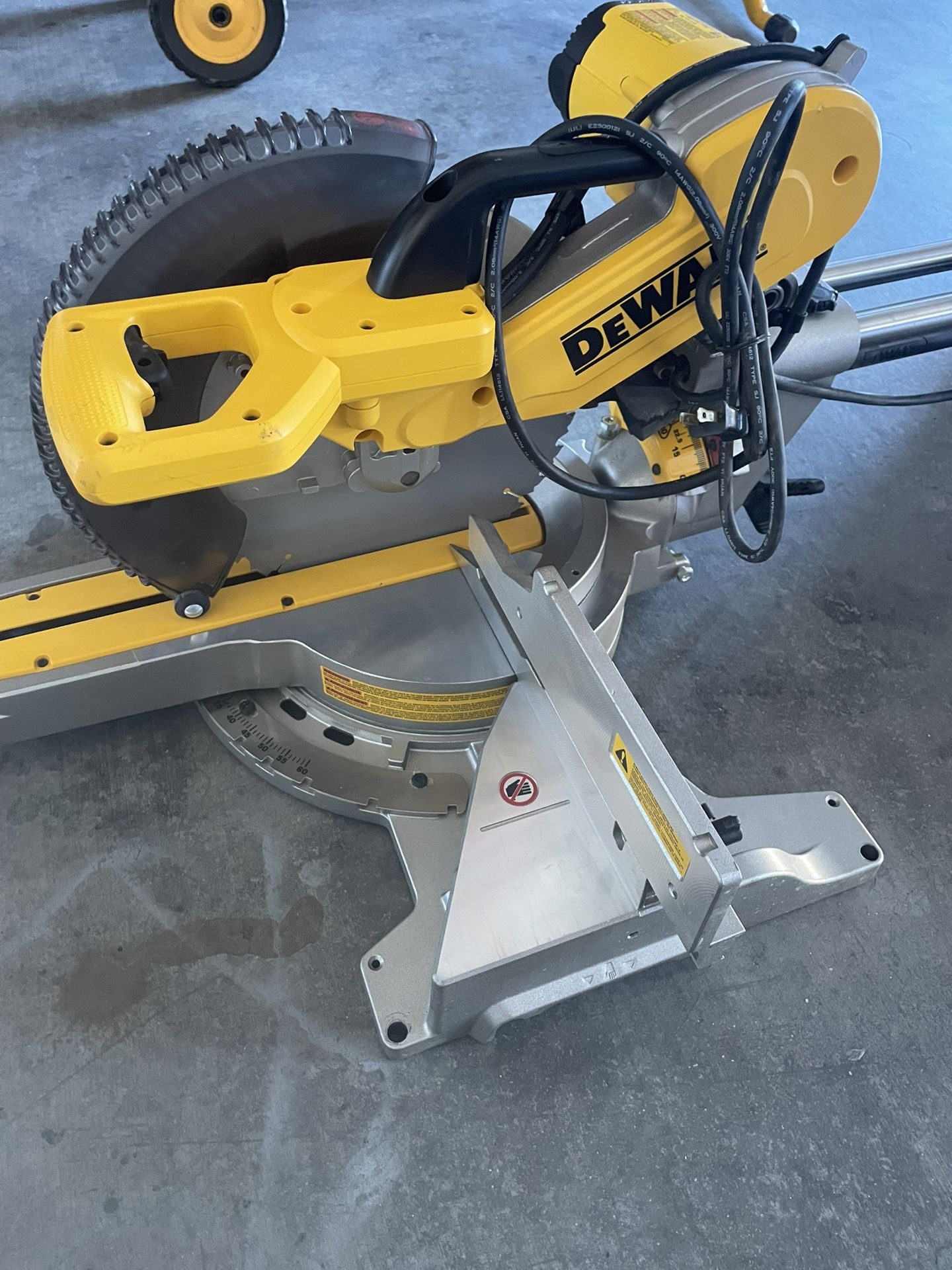 DEWALT Sliding Saw