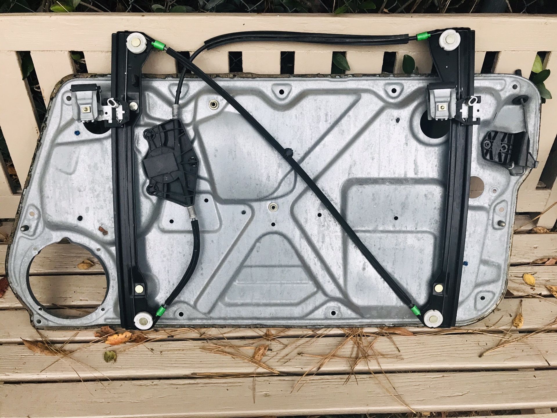 2005 VW New Beetle driver’s side window regulator rail