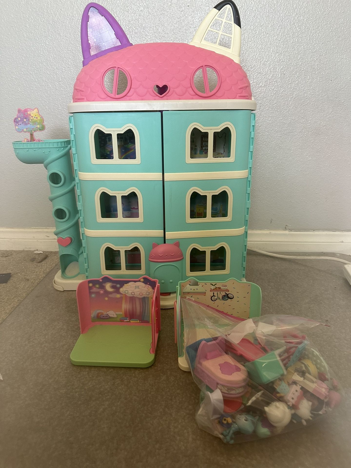 Gaby Dollhouse With Accessories