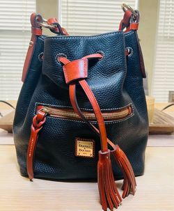 Dooney& Bourk pebble grain drawstring bag