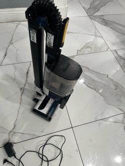 Great working Shark Cordless Pro Vacuum with Clean Sense IQ and Odor Neutralizer