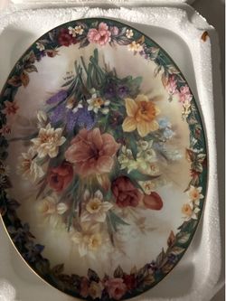 Collectible plate with mount