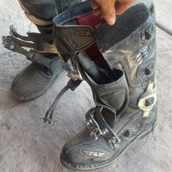 Riding boots for a dirtbike