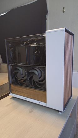 Ryzen 9070x Radeon 9700XT 2TB NVME 32GB RAM 2TB HDD Gaming PC Computer