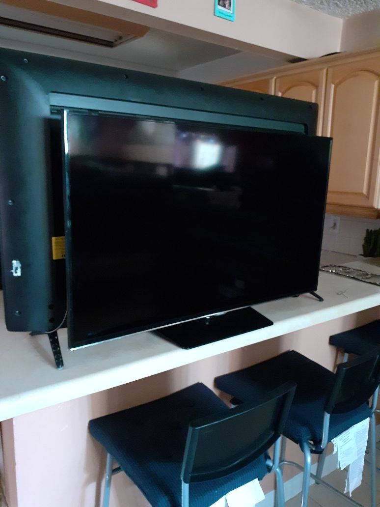 TV Samsung smart en buen estado caladito sin compromiso vista bonita 200$ no negosiable 40 inch