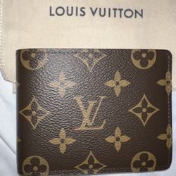 Authentic Excellent Condition Men’s LV Wallet