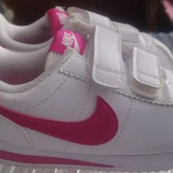 Toddler Girls Nike Shoes-size 6