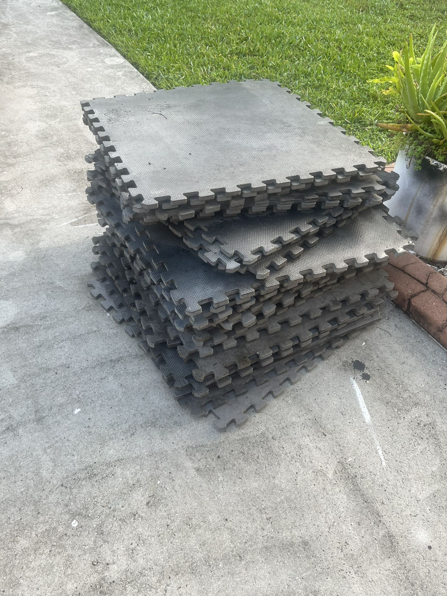 31pc Foam Rubber Garage Gym Interlocking Mats