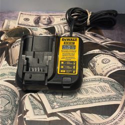 32-5776-13 DEWALT CHARGER