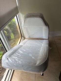 Massage Table / Spa Treatment Bed