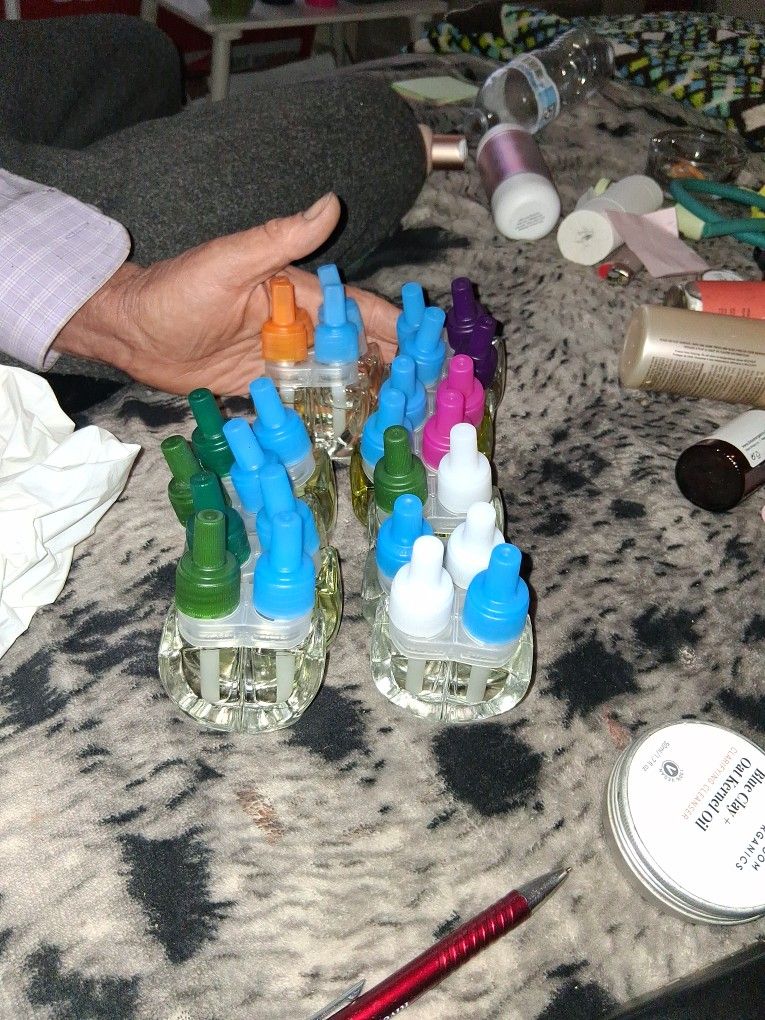 13 Frebreze plug In air Freshners