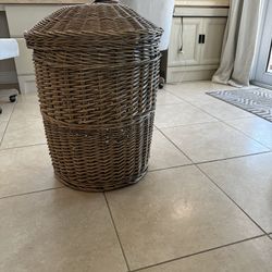 Wicker Laundry Basket / Decor 