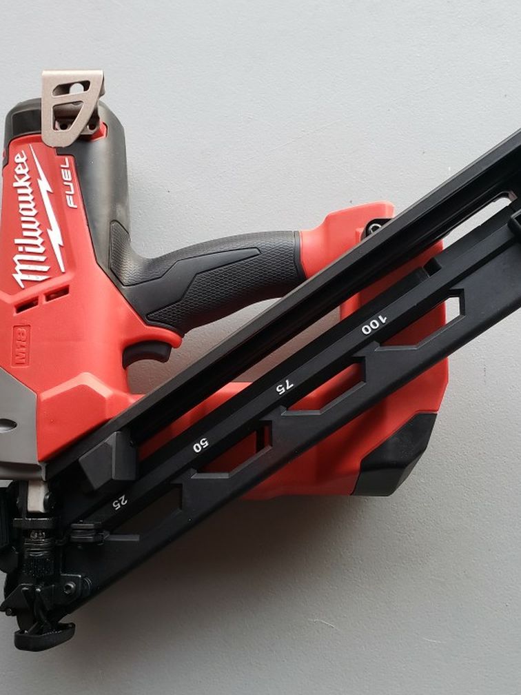 Milwaukee M18 FUEL 18-Volt Lithium-Ion Brushless Cordless 15-Gauge Angled Finish Nailer (Tool Only)