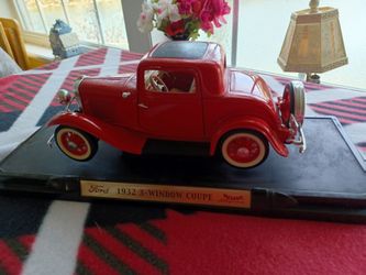 Diecast 32 three window Ford model