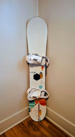 Like New BURTON "Lux" 152cm Snowboard + BURTON Bindings