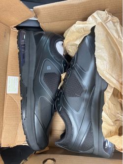 Mens Work Shoes (Size 12 Oil and Slip Resistant.)