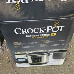 Crock-Pot 8-Quart Multi-Use XL Express Crock Programmable Slow Cooker BRAND NEW  IN BOX