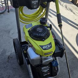 RYOBI GAS 3100 PSI PRESSURE WASHER WITH HONDA ENGINE