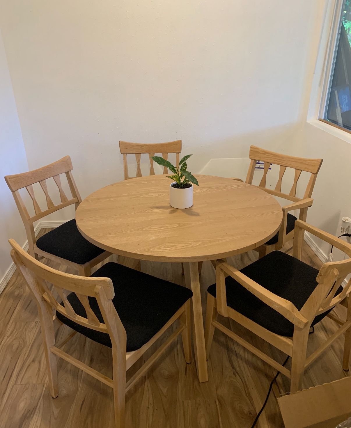 Circle Table