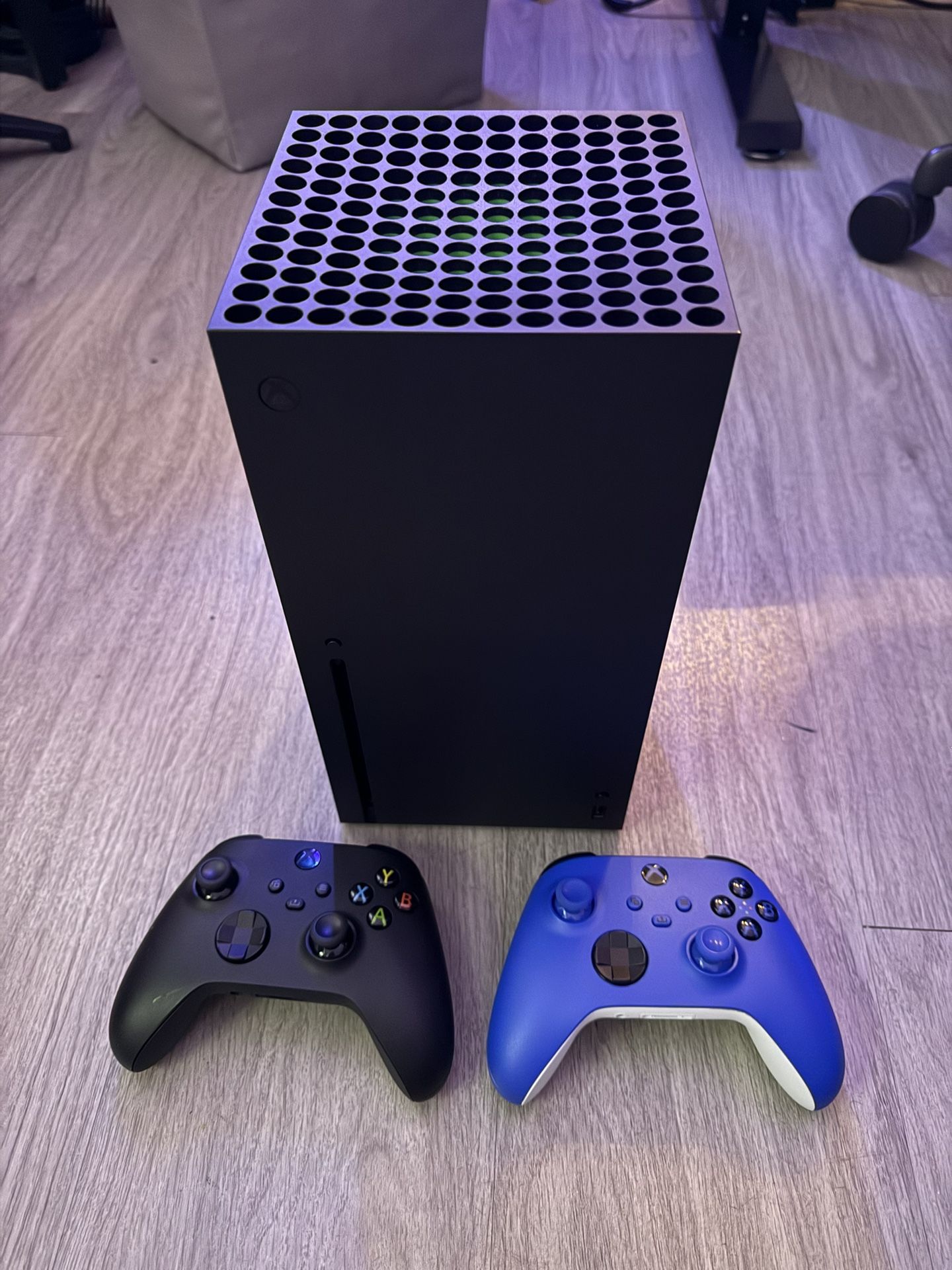 Xbox Series X 1TB Two Remotes & Games