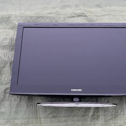 32" LCD 403 Series Samsung TV