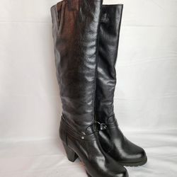 New Relativity Black Knee high boots faux leather size 7M . 
