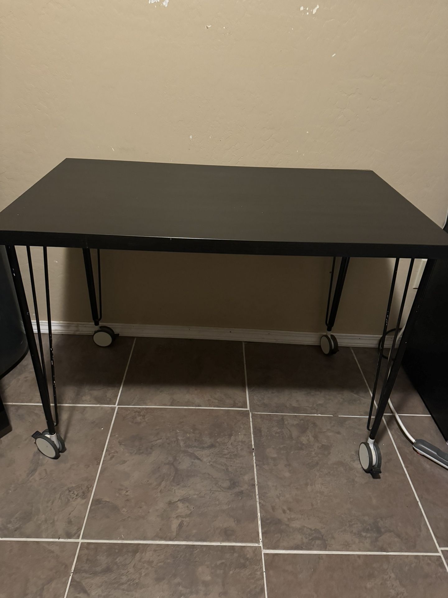 Desk With Wheels 