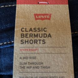 NWT Levi’s Bermuda Shorts Women