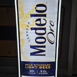 Modelo Oro LED Sign