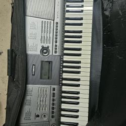YAMAHA KEYBOARD/PIANO