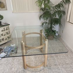 Dining/kitchen Table