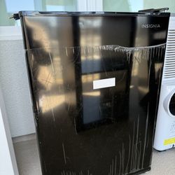 insignia mini fridge