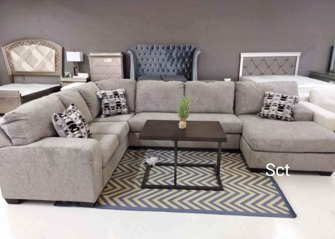 Brand New Ashley Couch ‼️Ballinasloe Platinum Sectional Oversized