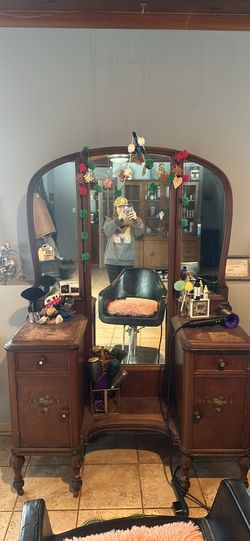 Beautiful Antique Vanity