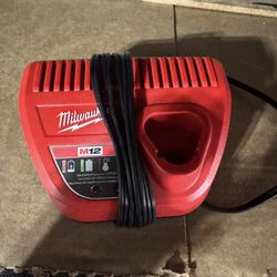 Milwakee M12 Battery Charger